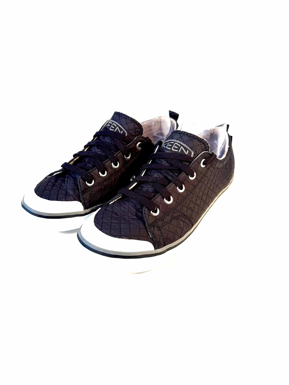KEEN Elsa Quilted Sneakers Women Sz 8.5 Black White Low Top LaceUp 1019566 Shoes